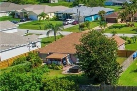 House in Port St. Lucie, Florida 3 bedrooms, 152.73 sq.m. № 2066631 - photo 4