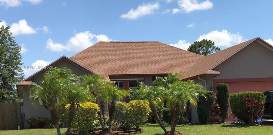 House in Port St. Lucie, Florida 3 bedrooms, 152.73 sq.m. № 2066631