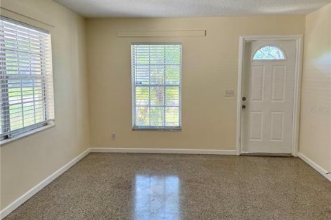 Villa ou maison à louer à Tampa, Floride: 3 chambres, 88.26 m2 № 2427466 - photo 2