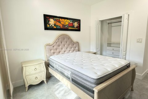 House in Doral, Florida 5 bedrooms, 221.01 sq.m. № 2001484 - photo 11