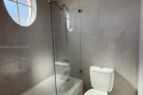 House in Doral, Florida 5 bedrooms, 221.01 sq.m. № 2001484 - photo 27