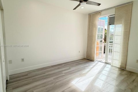 House in Doral, Florida 5 bedrooms, 221.01 sq.m. № 2001484 - photo 24