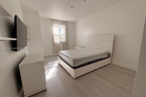 House in Doral, Florida 5 bedrooms, 221.01 sq.m. № 2001484 - photo 25