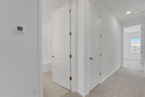 House in Winter Garden, Florida 3 bedrooms, 193.05 sq.m. № 2196068 - photo 25