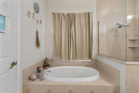 House in Bradenton, Florida 4 bedrooms, 200.02 sq.m. № 2206318 - photo 10