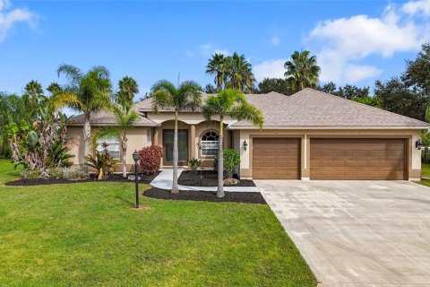 House in Bradenton, Florida 4 bedrooms, 200.02 sq.m. № 2206318