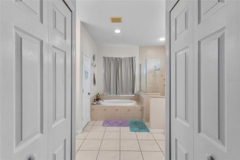 House in Bradenton, Florida 4 bedrooms, 200.02 sq.m. № 2206318 - photo 8
