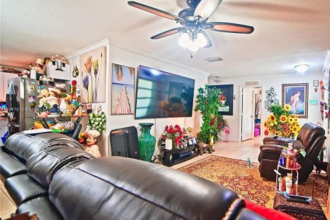 Casa en venta en Miami, Florida, 4 dormitorios, 153.38 m2 № 1774322 - foto 10
