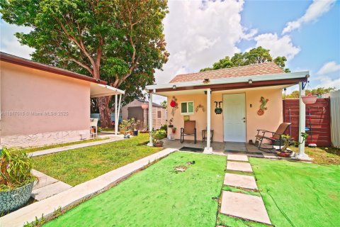 Casa en venta en Miami, Florida, 4 dormitorios, 153.38 m2 № 1774322 - foto 5