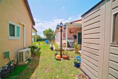 Casa en venta en Miami, Florida, 4 dormitorios, 153.38 m2 № 1774322 - foto 21