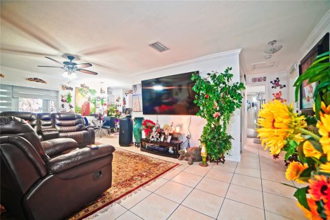Casa en venta en Miami, Florida, 4 dormitorios, 153.38 m2 № 1774322 - foto 9