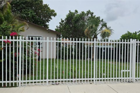 Casa en venta en Miami, Florida, 4 dormitorios, 153.38 m2 № 1774322 - foto 7