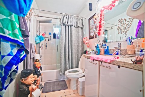 Casa en venta en Miami, Florida, 4 dormitorios, 153.38 m2 № 1774322 - foto 15