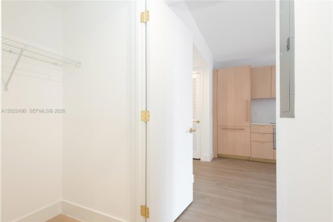 Copropriété à vendre à Miami, Floride: 1 chambre, 104.61 m2 № 2240350 - photo 16