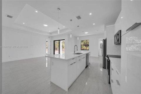 Villa ou maison à vendre à Lehigh Acres, Floride: 3 chambres, 152.64 m2 № 2080853 - photo 6