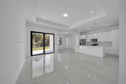 Villa ou maison à vendre à Lehigh Acres, Floride: 3 chambres, 152.64 m2 № 2080853 - photo 2