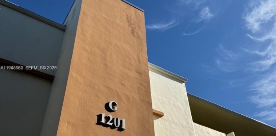 Condo in Miami, Florida, 1 bedroom  № 2004187