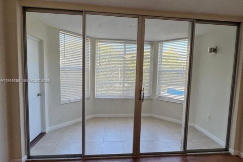 Condo in Miami, Florida, 1 bedroom  № 2004187 - photo 15