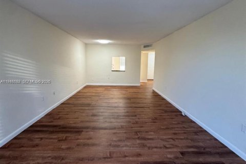Condo in Miami, Florida, 1 bedroom  № 2004187 - photo 7