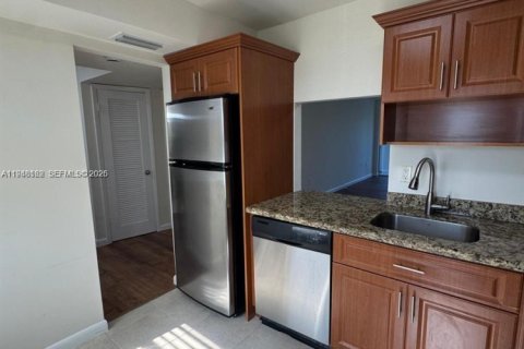 Condo in Miami, Florida, 1 bedroom  № 2004187 - photo 4