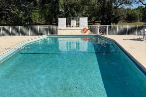 Condo in Miami, Florida, 1 bedroom  № 2004187 - photo 8