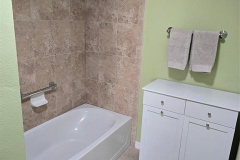 House in The Villages, Florida 3 bedrooms, 126.07 sq.m. № 1560429 - photo 28