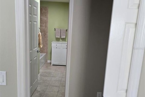 House in The Villages, Florida 3 bedrooms, 126.07 sq.m. № 1560429 - photo 24