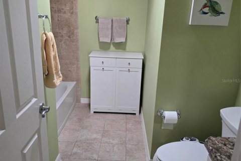 House in The Villages, Florida 3 bedrooms, 126.07 sq.m. № 1560429 - photo 27