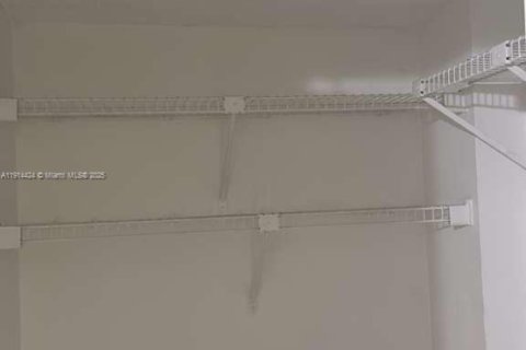 Copropriété à louer à Hialeah, Floride: 2 chambres, 75.44 m2 № 1969989 - photo 9