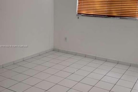 Copropriété à louer à Hialeah, Floride: 2 chambres, 75.44 m2 № 1969989 - photo 5