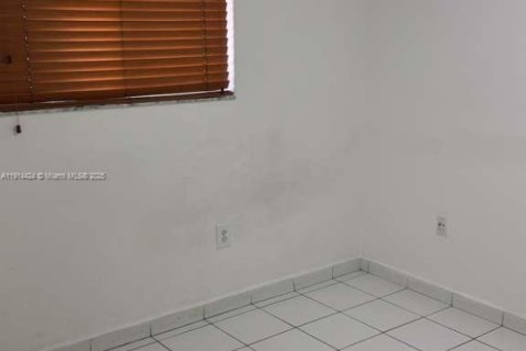 Copropriété à louer à Hialeah, Floride: 2 chambres, 75.44 m2 № 1969989 - photo 4