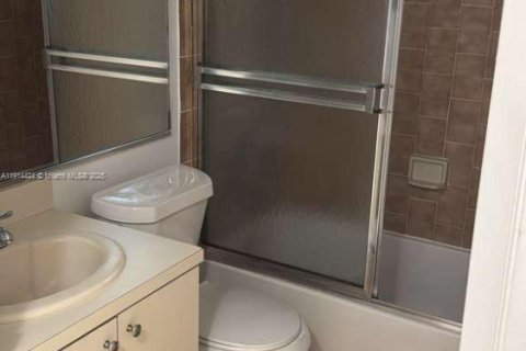 Copropriété à louer à Hialeah, Floride: 2 chambres, 75.44 m2 № 1969989 - photo 3