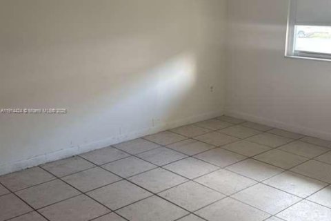 Copropriété à louer à Hialeah, Floride: 2 chambres, 75.44 m2 № 1969989 - photo 8