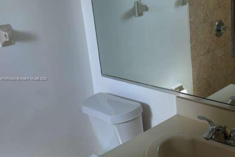 Copropriété à louer à Hialeah, Floride: 2 chambres, 75.44 m2 № 1969989 - photo 7