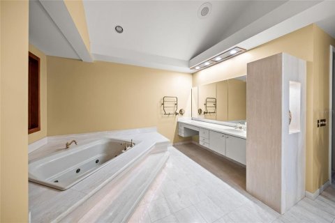 Villa ou maison à vendre à Sarasota, Floride: 4 chambres, 950.76 m2 № 2309970 - photo 28
