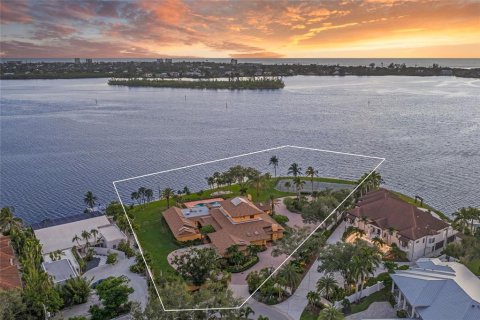 Villa ou maison à Sarasota, Floride 4 chambres, 950.76 m2 № 2309970