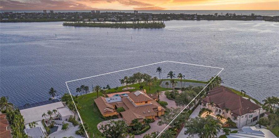 Villa ou maison à Sarasota, Floride 4 chambres, 950.76 m2 № 2309970