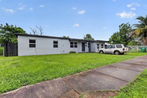 Casa en venta en Miami Gardens, Florida, 4 dormitorios, 143.44 m2 № 2384539 - foto 4