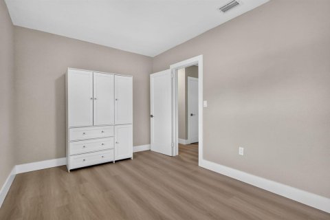 Casa en venta en Miami Gardens, Florida, 4 dormitorios, 143.44 m2 № 2384539 - foto 19
