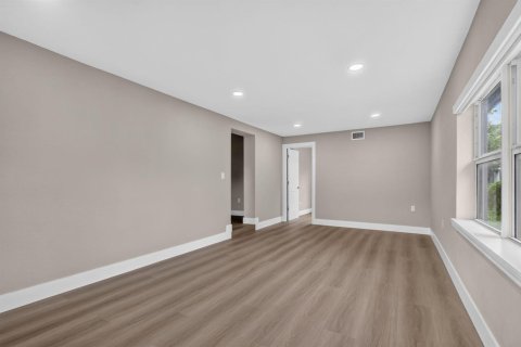 Casa en venta en Miami Gardens, Florida, 4 dormitorios, 143.44 m2 № 2384539 - foto 14