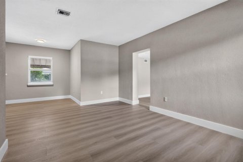 Casa en venta en Miami Gardens, Florida, 4 dormitorios, 143.44 m2 № 2384539 - foto 5