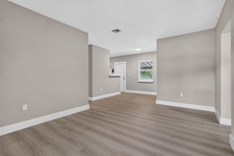 Casa en venta en Miami Gardens, Florida, 4 dormitorios, 143.44 m2 № 2384539 - foto 8