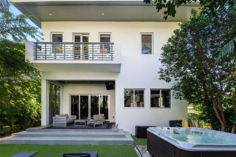 Снять в аренду виллу или дом в Майами, Флорида 4 спальни, 270.25м2, № 2042577 - фото 24