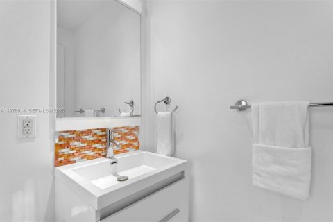 Снять в аренду виллу или дом в Майами, Флорида 4 спальни, 270.25м2, № 2042577 - фото 22