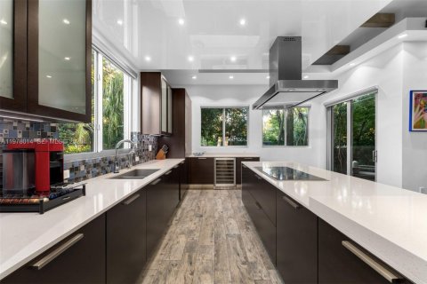 Снять в аренду виллу или дом в Майами, Флорида 4 спальни, 270.25м2, № 2042577 - фото 1