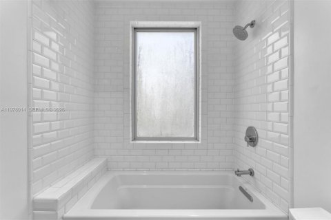 Снять в аренду виллу или дом в Майами, Флорида 4 спальни, 270.25м2, № 2042577 - фото 21