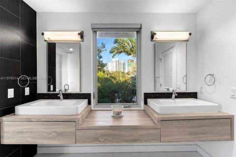 Снять в аренду виллу или дом в Майами, Флорида 4 спальни, 270.25м2, № 2042577 - фото 13