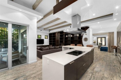 Снять в аренду виллу или дом в Майами, Флорида 4 спальни, 270.25м2, № 2042577 - фото 3