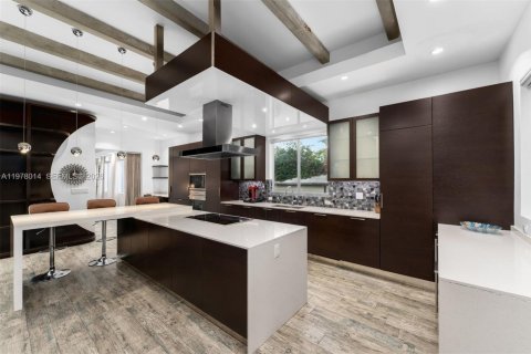 Снять в аренду виллу или дом в Майами, Флорида 4 спальни, 270.25м2, № 2042577 - фото 2