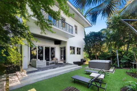 Снять в аренду виллу или дом в Майами, Флорида 4 спальни, 270.25м2, № 2042577 - фото 26